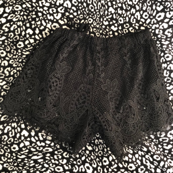Black Scalloped Shorts - Picture 3 of 3